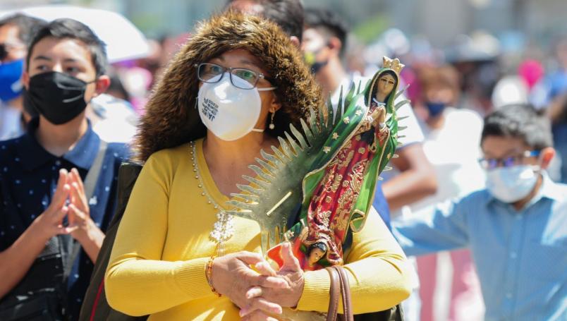 Miles acuden a la Basílica de Guadalupe antes de que la cierren