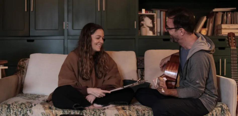 El alma retro de Kevin Johansen y Natalia Lafourcade se unen en ‘Puntos Equidistantes’