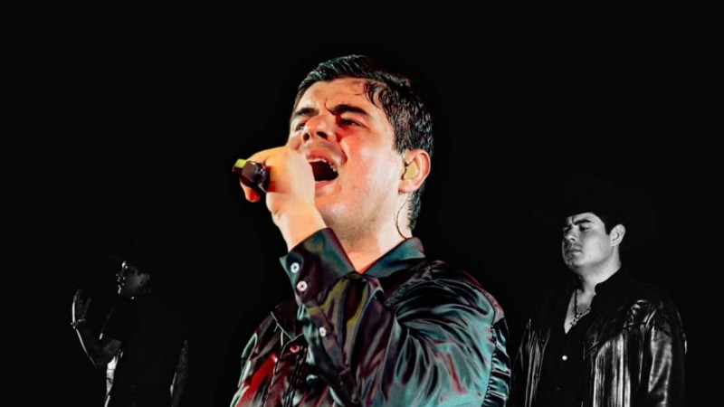 «El retoño de la música mexicana: Alfredo Olivas, leyenda del mariachi, pospone su legado artístico después de un emotivo adiós en León»